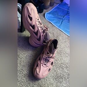 Not my size when i bought the fuckers.i’m selling for some extra cash for 12grad